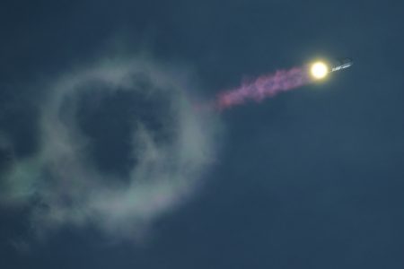 Istorijski let Staršipa: SpejsEks prvi put stigao do orbite, misija prekinuta ranije