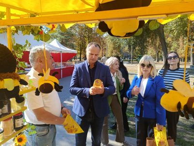 Otvoren Međunarodni sajam pčelarstva na Tašmajdanu: Pčelarima po 120.000 dinara za košnice i opremu
