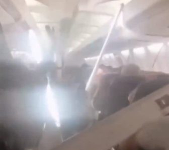Avio krenuo da se raspada u vazduhu: Snimak neviđene drame iznad Irana, putnici se molili i vrištali