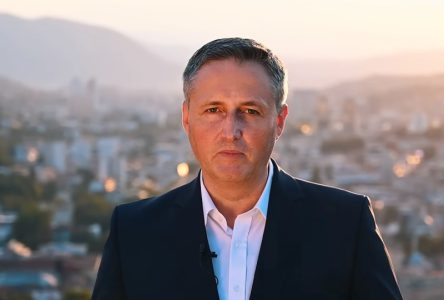 Dnevni avaz tvrdi: “Vozilo iz kolone Bećirovića sletelo sa puta, nisu ni stali da vide šta je sa vozačem”