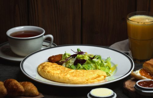 Omlet, kakav nikada niste probali: Hrskav, sa krompirom i mocarelom (RECEPT+VIDEO)