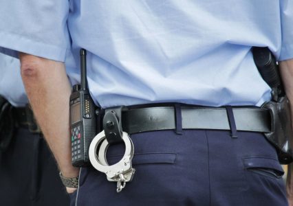 Imao doživotnu zabranu vožnje, a trubio policiji u civilu, sada je “zaradio” zatvor