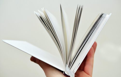 Zašto posekotina od papira toliko boli? Izgleda bezazleno, a mnogo sporije zarasta
