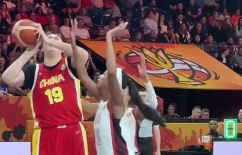 Čudo prirode zapalilo Mundobasket: Kineskinja (19) visinom šokirala svet, ona je devojka džin (VIDEO)