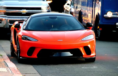 Zašto je muškarcima toliko bitno koji auto voze? Psiholozi otkrili šta se krije iza skupih kola