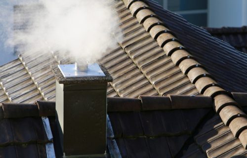 Ko plaća čišćenje zajedničkog dimnjaka? Ovo pravilo važi čak i ako ne koristite peć