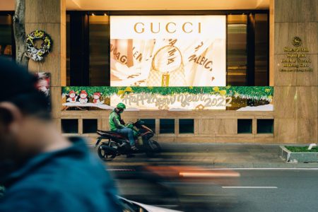Italija u srcu, ali cena je presudna: Guči počeo da prodaje patike proizvedene u Kini