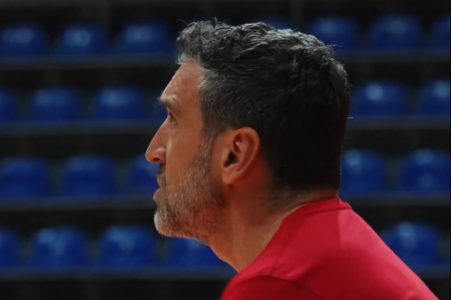 On je, nije, ma jeste: Kakav šok, ovo od trenera Zvezde niko nije očekivao – Pljušte komentari (FOTO)