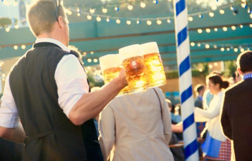 Koliko košta "Oktoberfest" 2026? Ovo su cene piva, hrane i vožnje luna parkom
