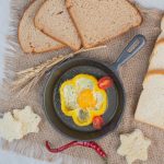 Omlet u obliku cvetova od paradajza: Doručak može da bude sladak i jednostavan (RECEPT+VIDEO)