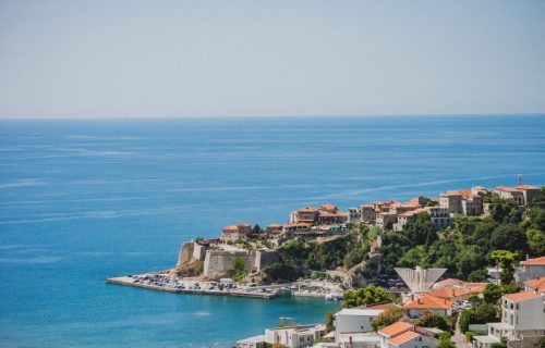 Drama u Ulcinju: Profesorka iz Srbije spasila život turistkinji, izvučena iz vode bez svesti