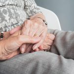 Možete raditi i ostvariti pravo na porodičnu penziju, ali postoji uslov: PIO fond objasnio pravila