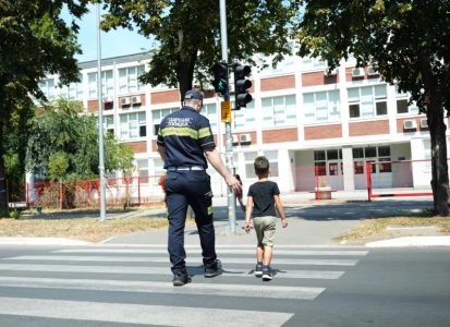 Počinje nova školska godina, u klupama 770.000 učenika, MUP uputio poseban apel