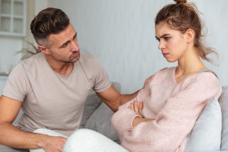 Govorite “izvini” čak i kad niste krivi? Psiholozi otkrivaju šta se krije iza ove navike