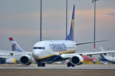 Putnici bi mogli skupo da plate rast cena nafte: Rajaner upozorava na poskupljenje letova