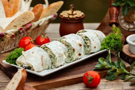 Sasvim jednostavan ručak: Rolat od tikvica, punjen sirom (RECEPT+VIDEO)
