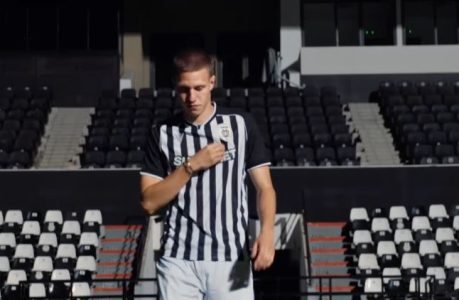 PAOK pronašao zlato u Srbinu: Ugrešić igrao tri pozicije za tri nedelje i postao hit u Grčkoj