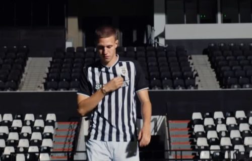 PAOK pronašao zlato u Srbinu: Ugrešić igrao tri pozicije za tri nedelje i postao hit u Grčkoj