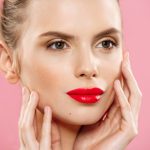 "Blurred skin" umesto staklenog sjaja: Zašto lice ponovo izgleda mekše, a ne potpuno matirano