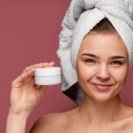 Goveđi loj na licu? Stari sastojak dobio je novi život u nezi kože, ali dermatolozi imaju zamerke