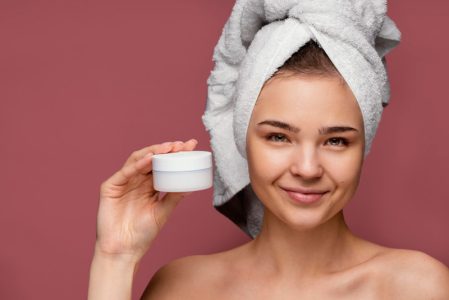 Goveđi loj na licu? Stari sastojak dobio je novi život u nezi kože, ali dermatolozi imaju zamerke