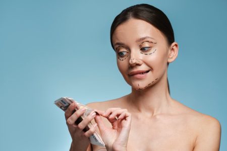 AI menja ideal lepote: Ljudi estetskim hirurzima sve češće pokazuju svoje veštački generisane verzije