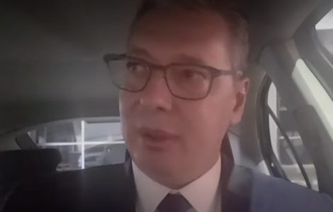 Vučić se obratio iz “škode” ispred Arene: “Hvala svima koji nas pratite, idemo da ih pobedimo!” (VIDEO)