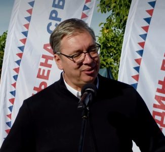 (UŽIVO) Vučić u Banoštoru kod Beočina: “Obrazovanje treba da vratimo tamo gde mu je mesto”