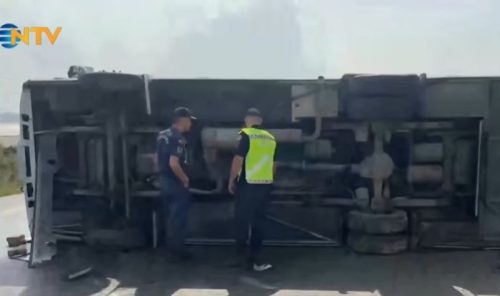 Prevrnuo se mini bus, povređeno 17 osoba: Dve nesreće u Antaliji zbog klizavog kolovoza