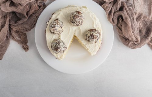 Torta bez mleka i jaja: Dva čokoladna fila i podloga sa pečenim lešnicima