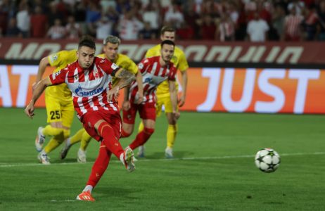 Strava i užas: Bivši fudbaler Zvezde se stropoštao nasred terena i ostao bez svesti (VIDEO)