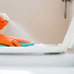 Čistite WC šolju ovim sredstvima? Pet stvari koje mogu da naprave veliku štetu