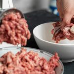 Mašina za mlevenje mesa ponovo osvaja kuhinje: Evo šta dobijate kada je koristite kod kuće