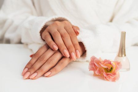 Nokti vam se listaju posle gel-laka? Tri prirodna ulja mogu da pomognu u nezi