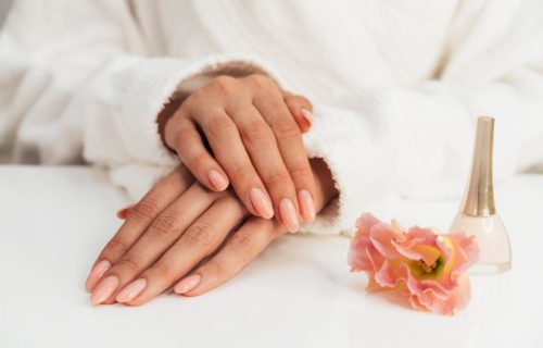 Nokti vam se listaju posle gel-laka? Tri prirodna ulja mogu da pomognu u nezi