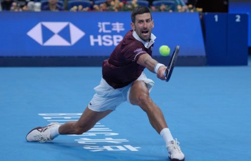 Ostaje nepobediv: Novak u finalu Pekinga, Medvedev diskvalifikovan
