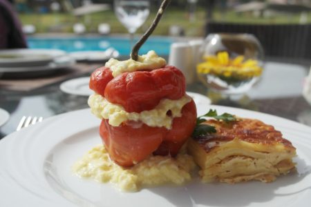 Paprike punjene sirom: Jednostavan recept za sočan i ukusan obrok