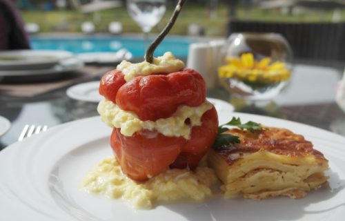 Paprike punjene sirom: Jednostavan recept za sočan i ukusan obrok