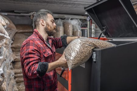 Pelet nikad traženiji, fabrike beleže rekorde – kakve su cene na stovarištima