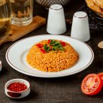 Salata od pirinča sa paradajzom: Sočno i zasitno jelo puno povrća