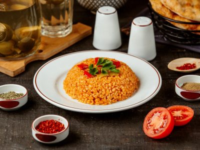Salata od pirinča sa paradajzom: Sočno i zasitno jelo puno povrća