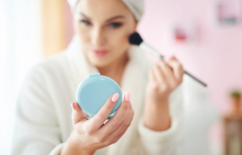 Tečno, ili rumenilo u kamenu: Koji tip najbolje odgovara vašoj koži i željenom efektu