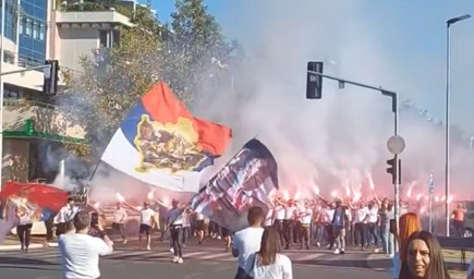 Sve spremno za spektakl SNS u Areni – građani već pristižu, primetan veliki broj mladih (UŽIVO)