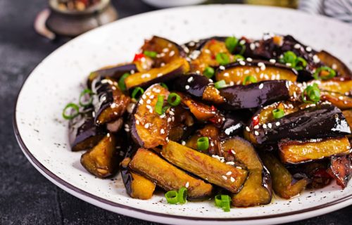 Salata od grilovanog patlidžana, sa fetom i orasima: Jelo koje osvaja spojem ukusa