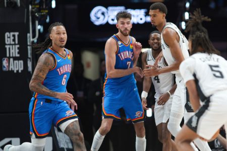 Haos na startu NBA lige: Vembanjama uleteo u sukob, sudije delile kazne (VIDEO)