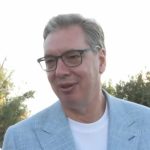 (UŽIVO) Vučić srdačno dočekan u Moroviću: Obišao radove na asfaltiranju puta (VIDEO)