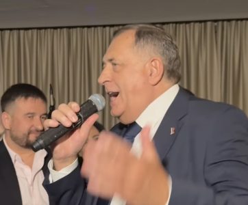 “Ne može nam niko ništa”: Dodik uz pesmu i harmoniku proslavio istorijski trijumf