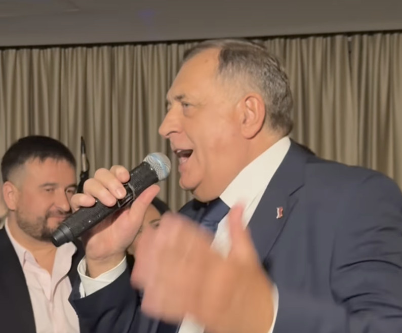 “Ne može nam niko ništa”: Dodik uz pesmu i harmoniku proslavio istorijski trijumf