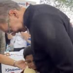 Dečak kroz suze prišao Vučiću u Vrbasu: "Hvala vam što pravite puteve i što pomažete sirotinji"