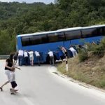 Ludi snimak iz Srbije kruži mrežama: Usred krivine stao autobus, reakcija putnika zapalila internet